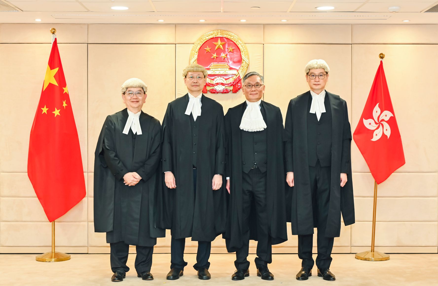 区域法院法官许家灏（左二）获委任为高等法院高级副司法常务官